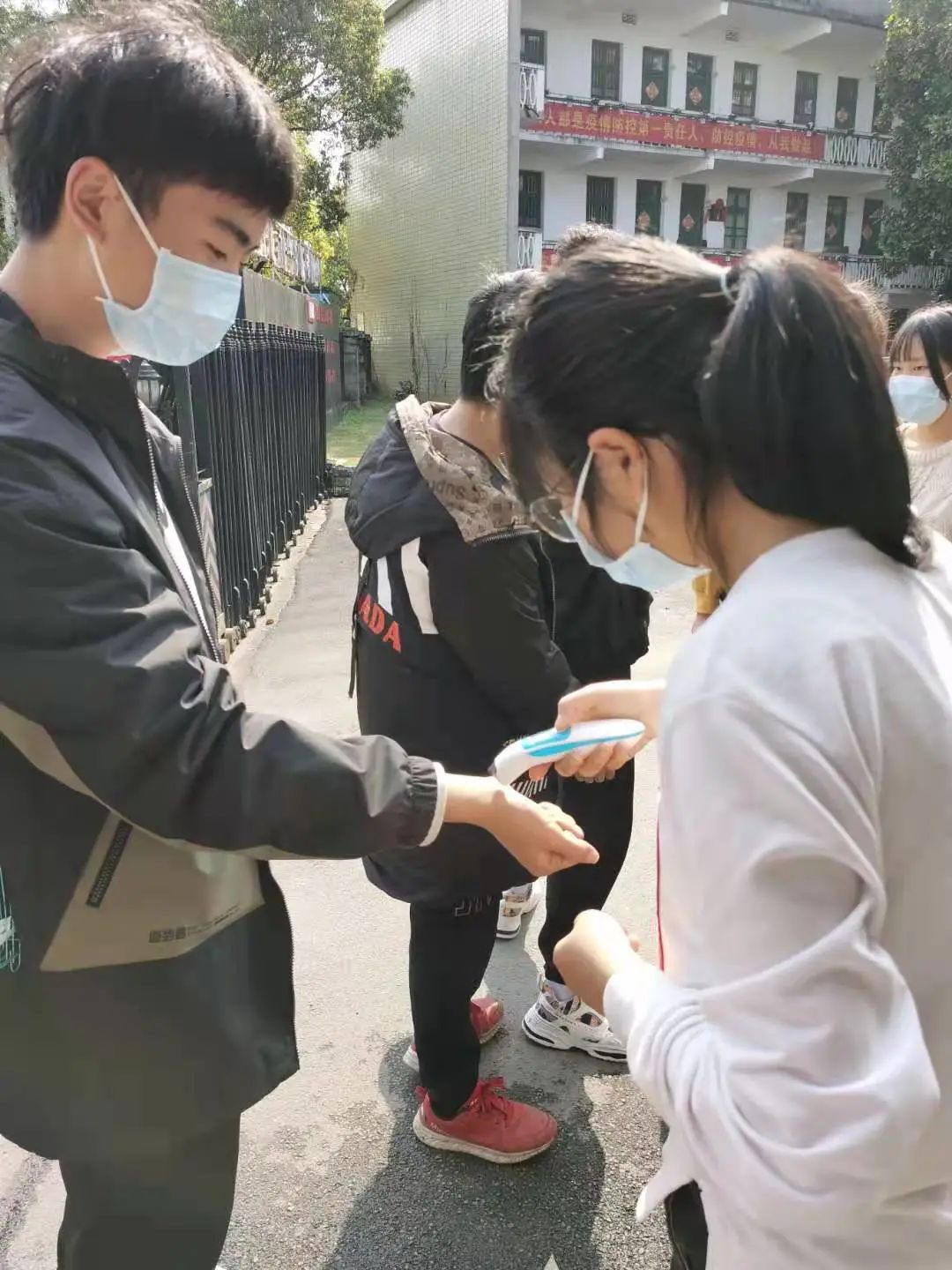 愿海納學(xué)子 沉迷學(xué)習(xí)無法自拔(圖21)